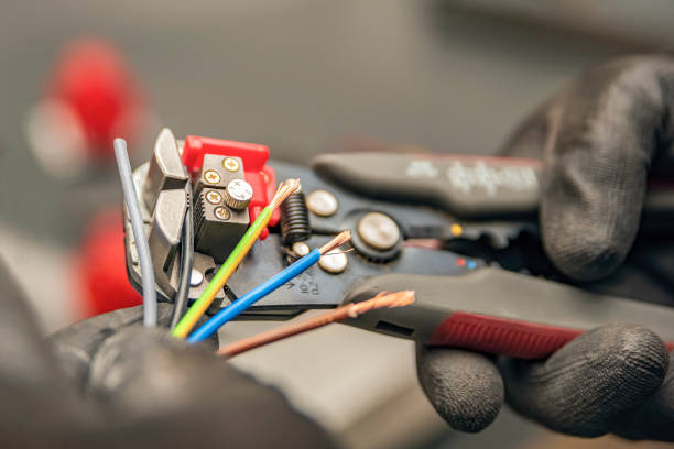 Best Emergency Electrical Repair  in Como, MS
